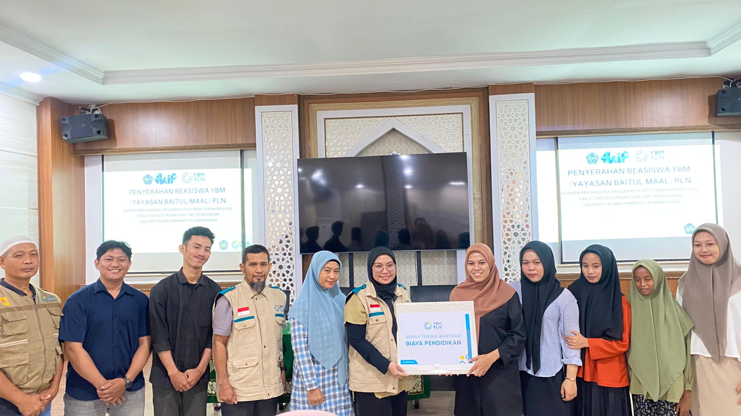 Dukung Pendidikan, YBM PLN Berikan Beasiswa untuk 10 Mahasiswa FKIP Unismuh Makassar