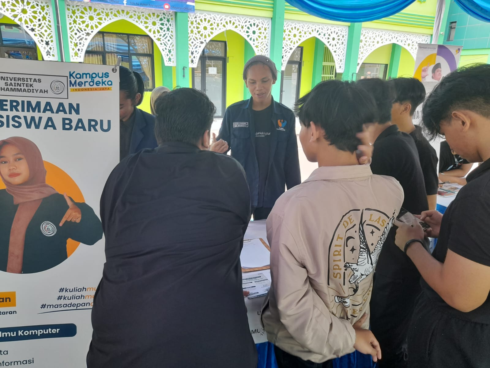 Tim PMB Saintekmu Promosikan Kampus di Event Edu Fair Semarak Milad Mayasya