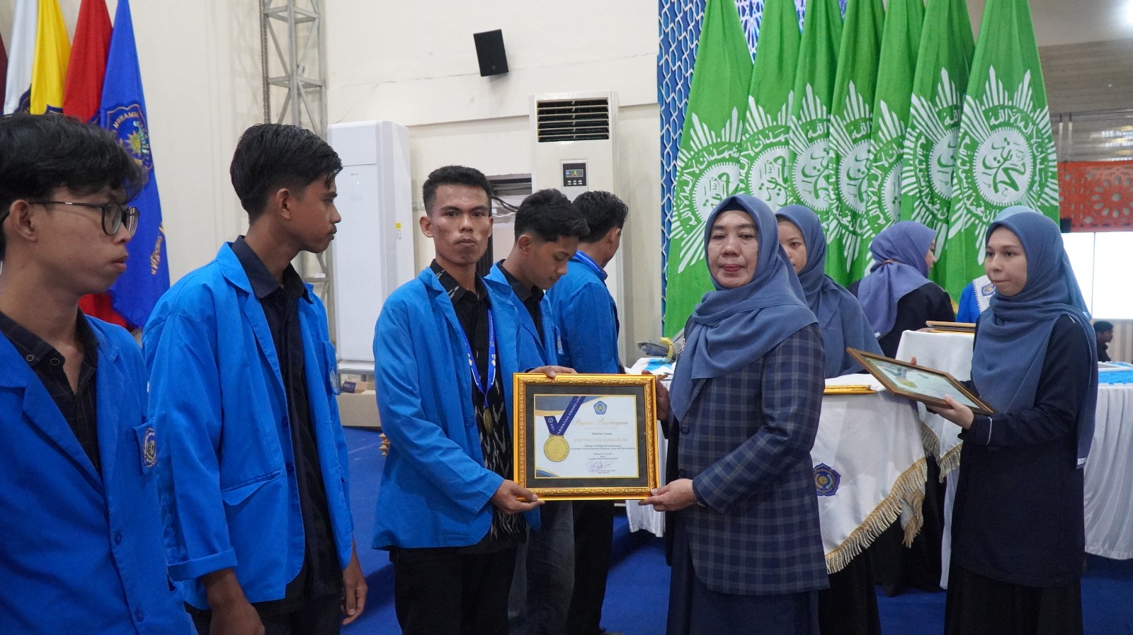736 Mahasiswa Unismuh Berprestasi Menerima Penghargaan dalam Ajang Kemahasiswaan Award 2024
