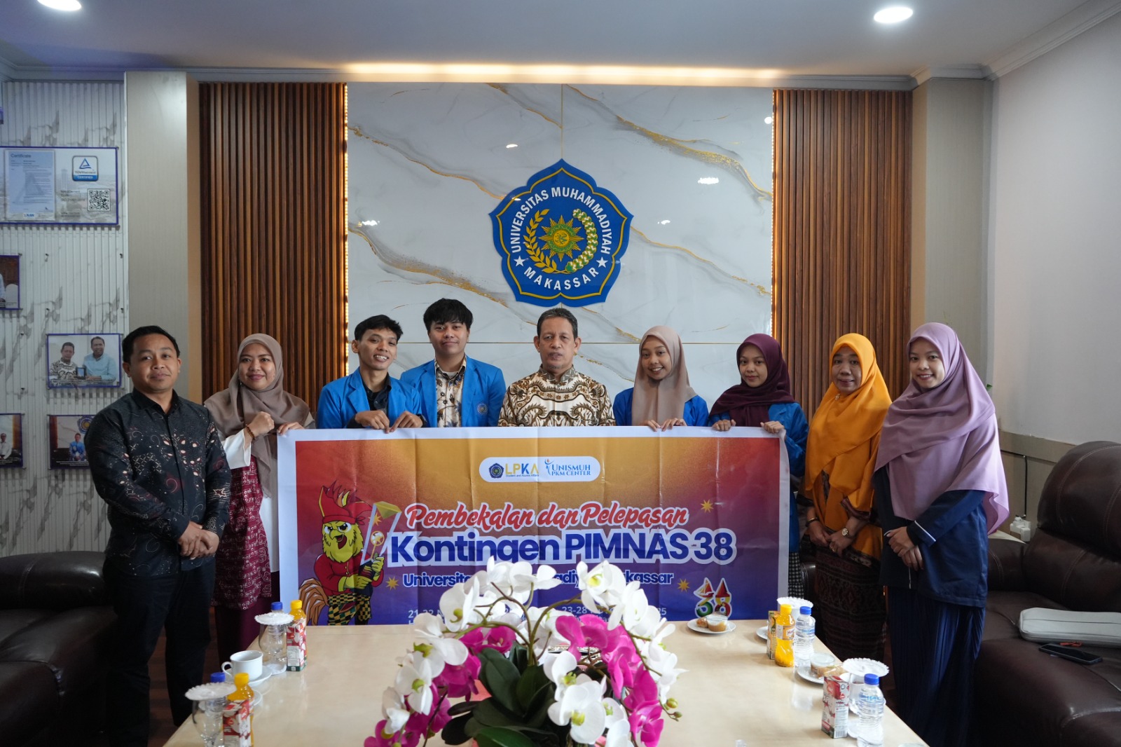Unismuh Makassar Lepas Kontingen PIMNAS-38, Rektor Dorong Penguatan Pembinaan Prestasi Mahasiswa