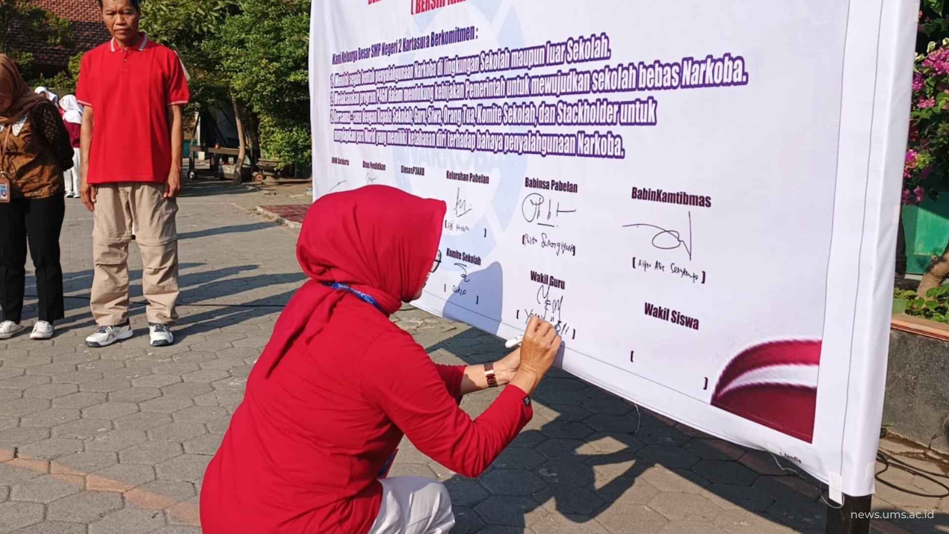 Mahasiswa PLP 2 UMS dan SMPN 2 Kartasura Deklarasikan Sekolah Bersinar